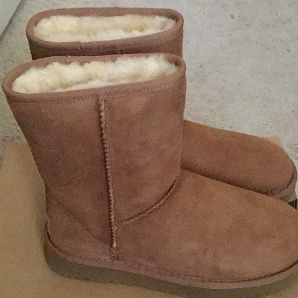 UGG Women's Classic II Short Boots